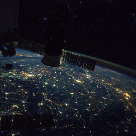La terre de nuit par l'astronaute Thomas Pesquet