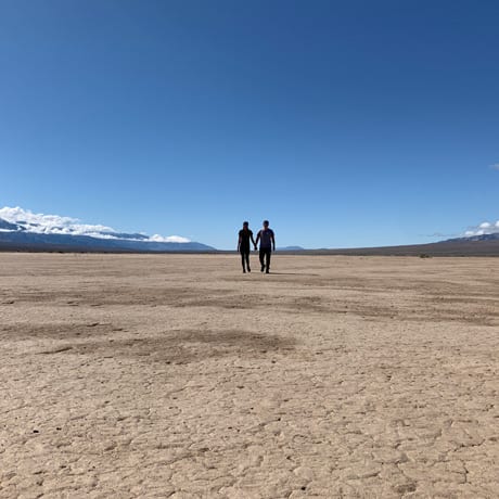 A travelling couple alone in the middle of the desert