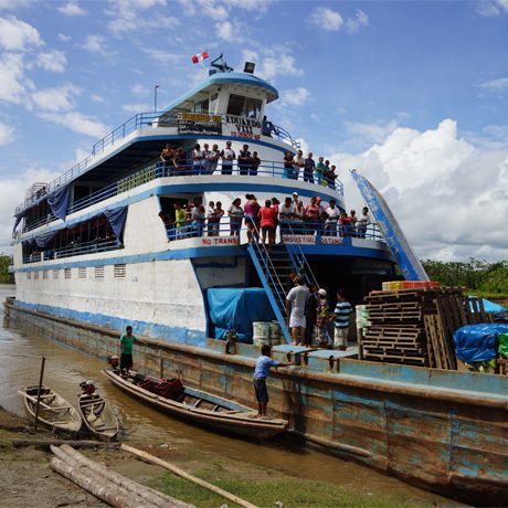 Bateau Cargo Iquitos Perou