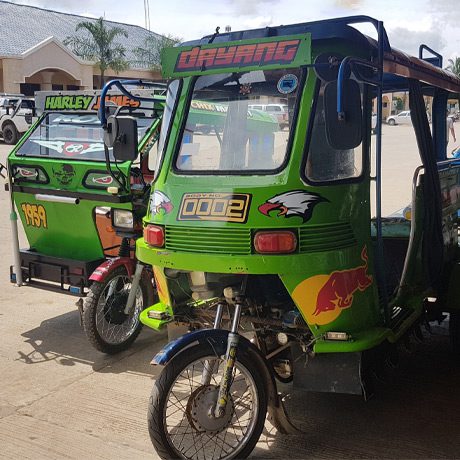 Tricycle Vs Motorela aux Philippines