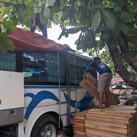 Chargement De Volet En Bois Bus Laos