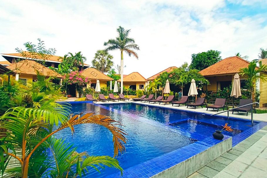 Piscine Au Cabaret Vert Battambang