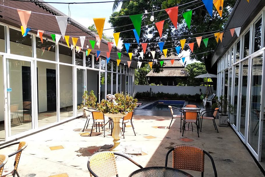 Piscine Terrasse Mercy Hostel Chiang Rai